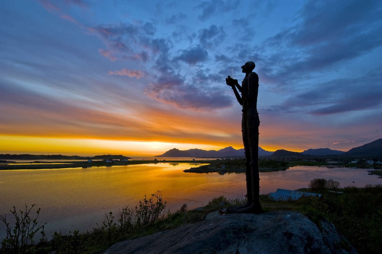 The man from the Sea, at Bø in Vesterålen. Sculpture Artist: Kjell Erik Killi Olsen. Photo: Øystein Lunde Ingvaldsen / nordnorge.com