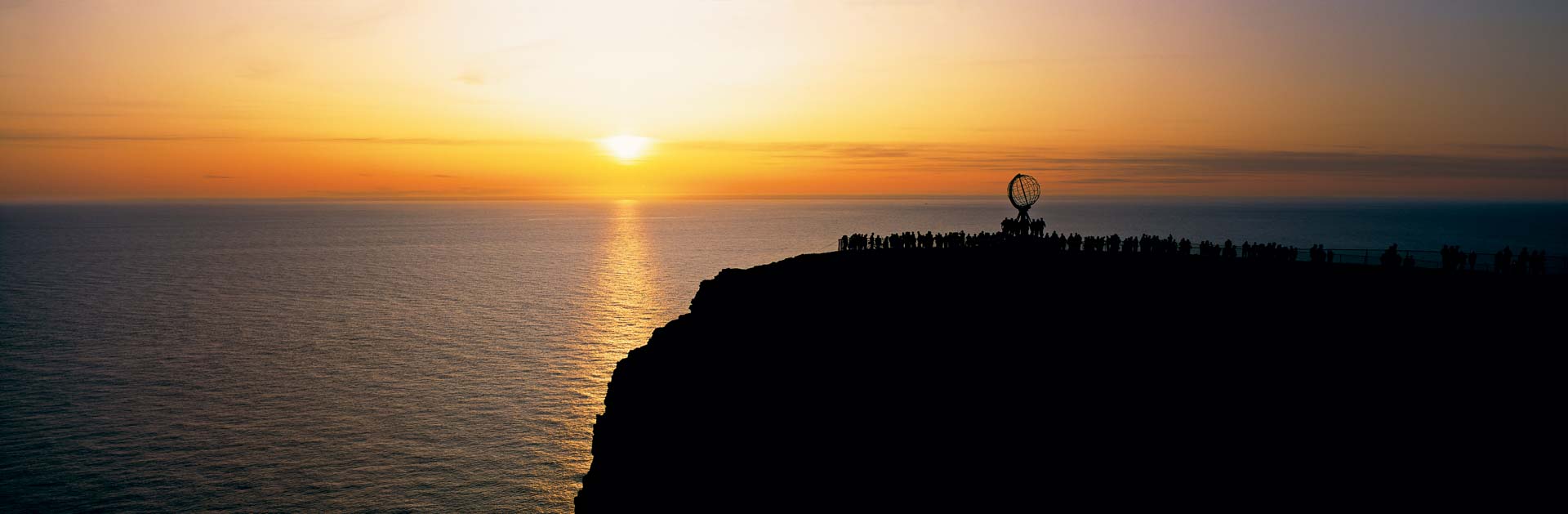The Midnight Sun over the North Cape © Trym Ivar Bergsmo