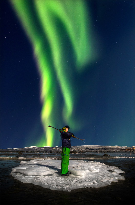 Skiing under the aurora(c) Michael Ulriksen