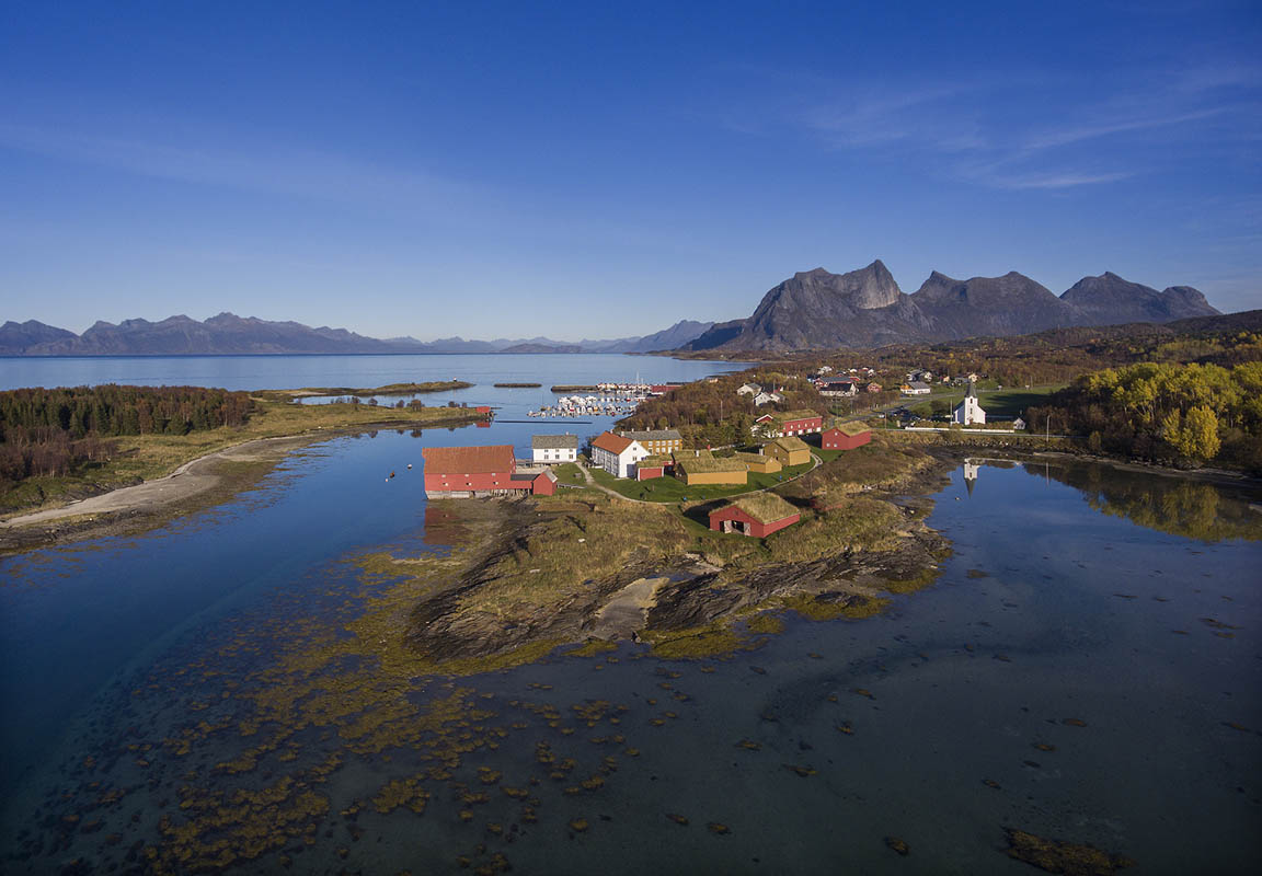 The scenic Kjerringøy in Nordland © Ernst Furuhatt