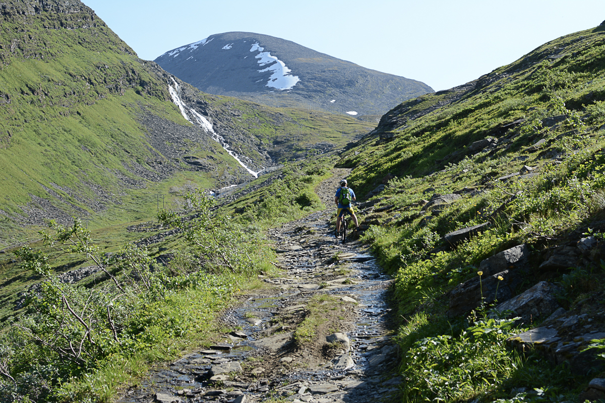 Steeper terrain can be challenging © Georg Sichelschmidt - Visit Lyngenfjord