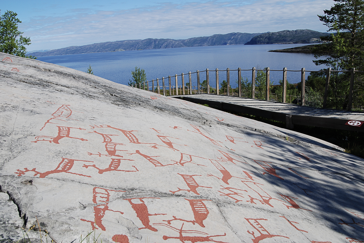 The ramp around the rock carvings, the oldest carvings can be found at the top, carved when the fjord sea level was much higher (c) Kjersti Bang/Alta Museum