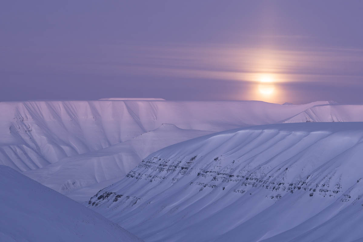 Månen over det kjente Operafjellet © Kvabbe Grevlingsti