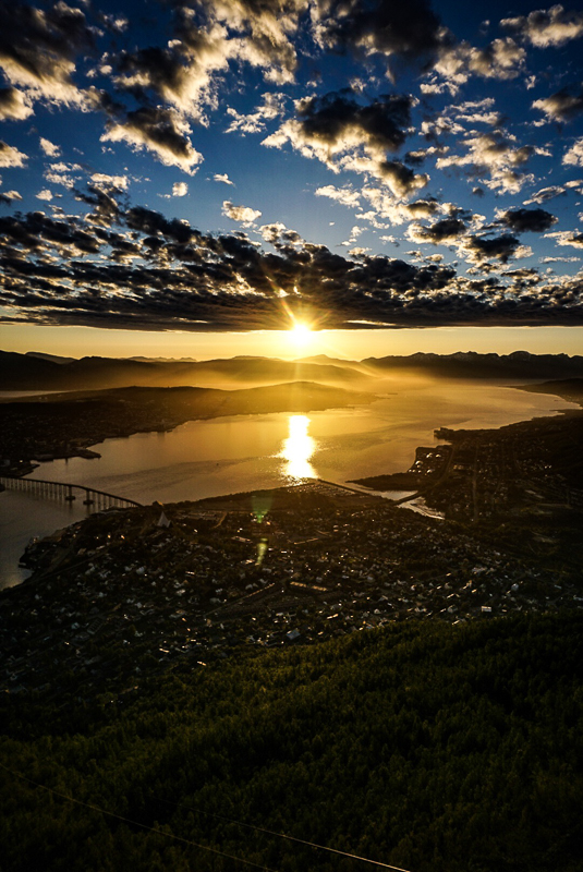 The Midnight Sun around July the first, noticeably higher up than the mountain peaks © Knut Hansvold
