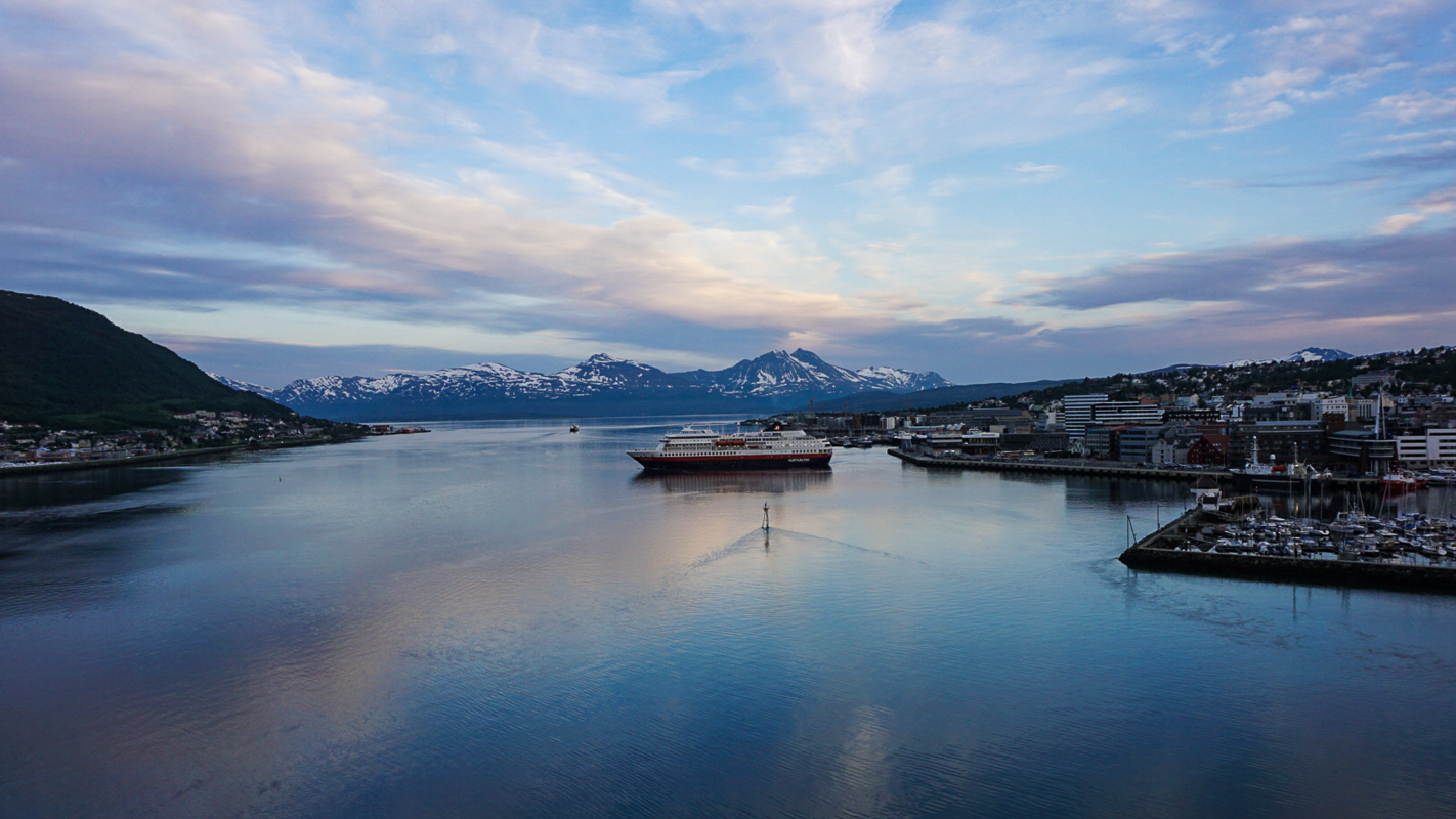It's 1:30 am, and the South bound Hurtigruten leaves Tromsø © Knut Hansvold