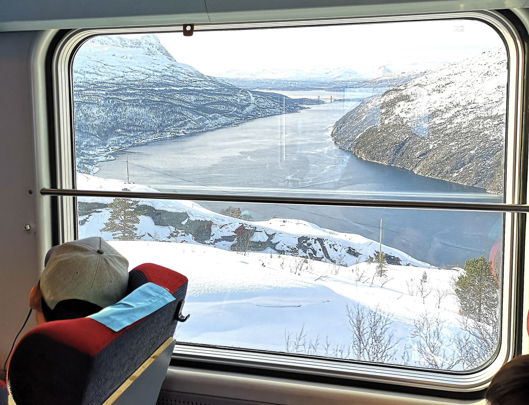 Slowly the Ofoten Railway winds its way through magnificent landscapes © Christina Myrland