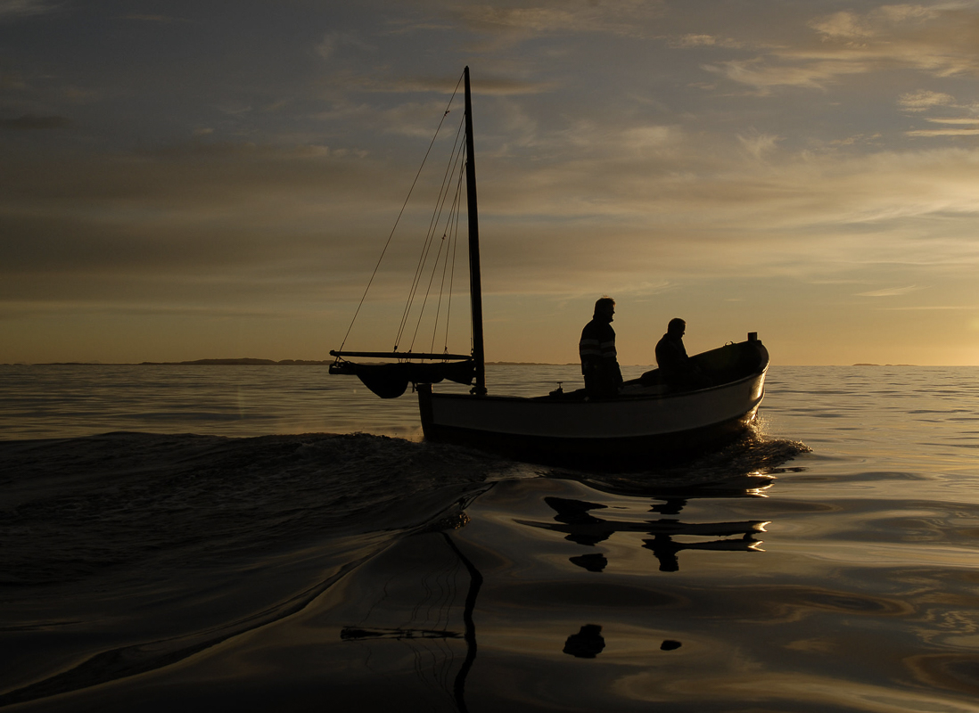 Sailing into the Midnight Sun © Benn Henriksen