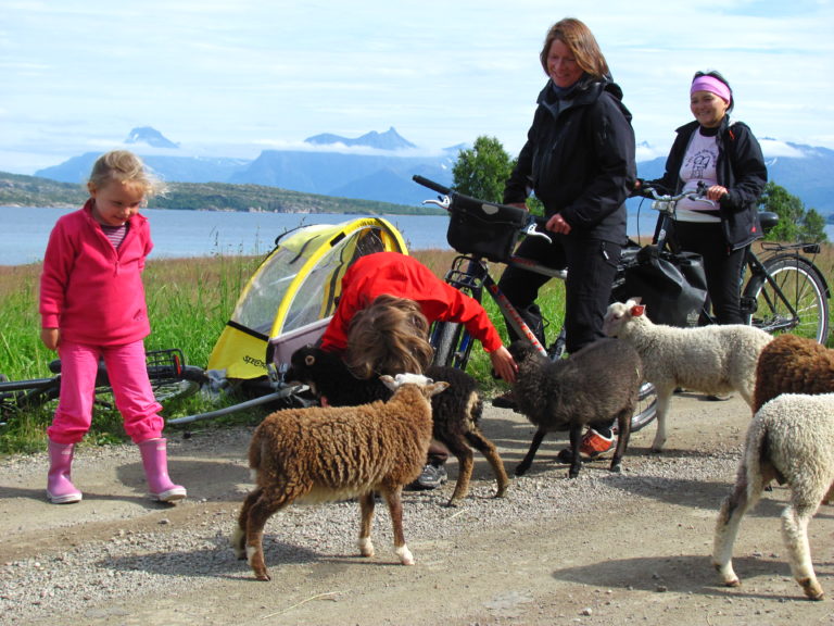 Meeting friends along the way © Øyvind Wold