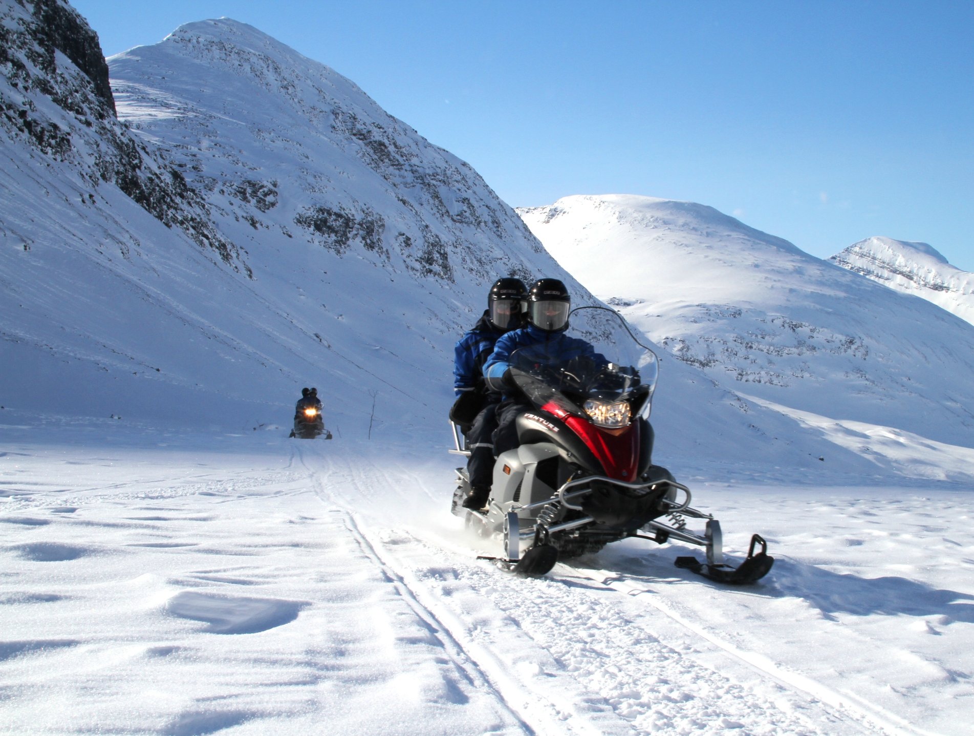 Full throttle on the mountain top flats © Lyngsfjord Adventure
