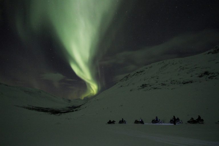 Snowmobiling under the aurora © Lyngsfjord Adventure