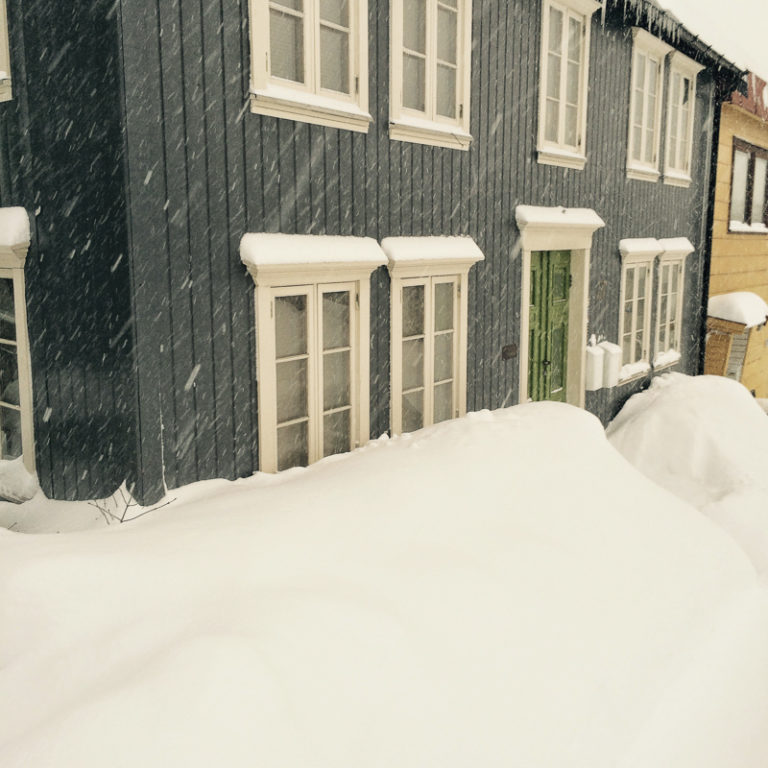 This blue house has gone through many winters © Knut Hansvold