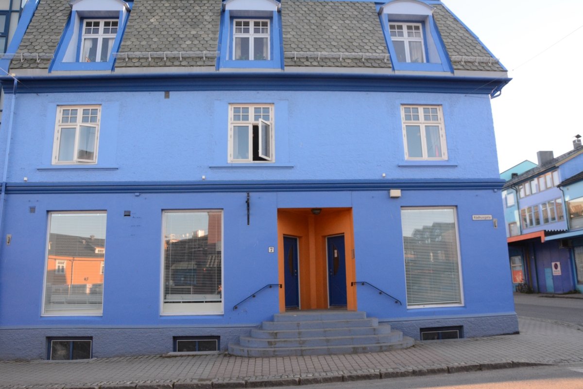 There is a certain charm in the traditional houses being painted blue © Knut Hansvold