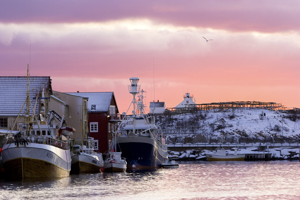 Winter twilight in Henningsvær © Espen Mortensen/EsMo Foto