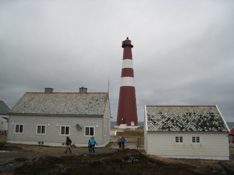 Slettnes lighthouse was blown up by the Nazis in 1944. However, only the upper half was destroyed. It could thus be rebuilt the way it was © Nina Smedseng