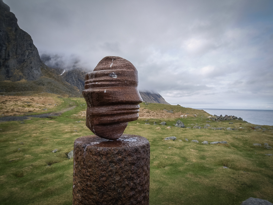 Skulpturlandskap Nordland er full av overraskelser. "Hode"
av kunstner Markus Raetz Foto:  Werner Harstad / Statens vegvesen