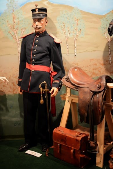 Uniform from the earliest 20th century © Knut Hansvold