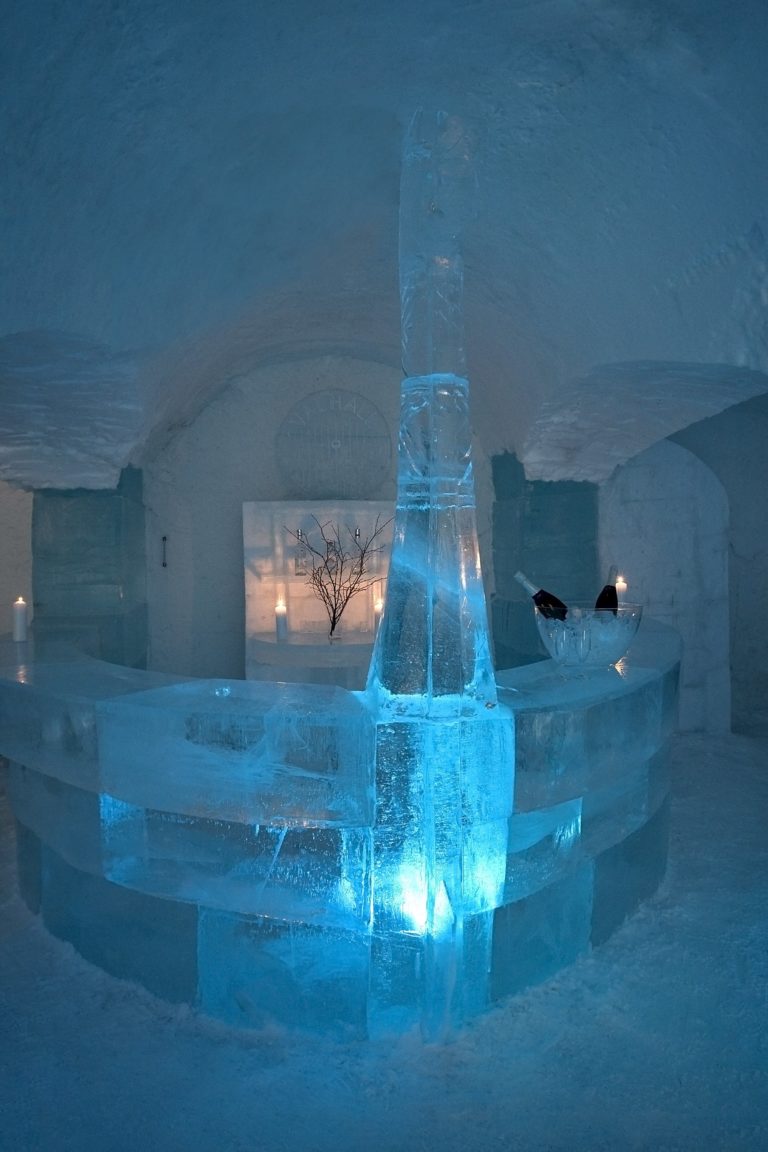The ice bar is stylish and cosmopolitan © Sorrisniva