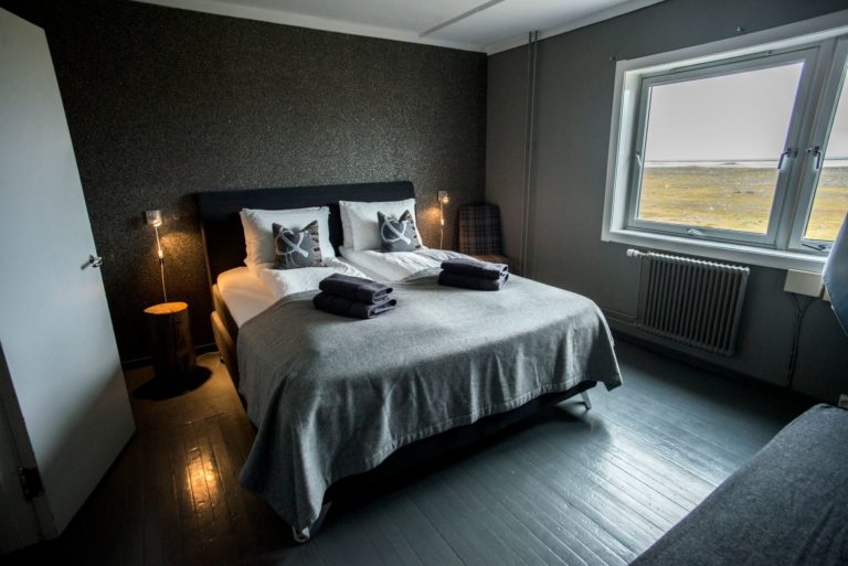 Bedrooms wouldn't be out of place in any luxury hotel © Isfjord radio, Basecamp explorer