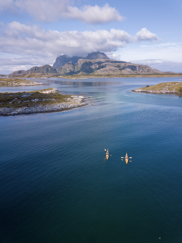 Autumn colours are subdued. Here paddling near the Torghatten mountain © Jonas Bergund/Helgeland Reiseliv