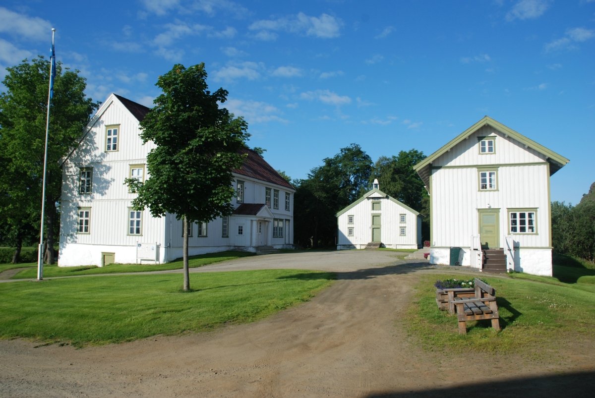 The manor house with outbuildings and gardens © Museum Nord Vesterålsmuseet
