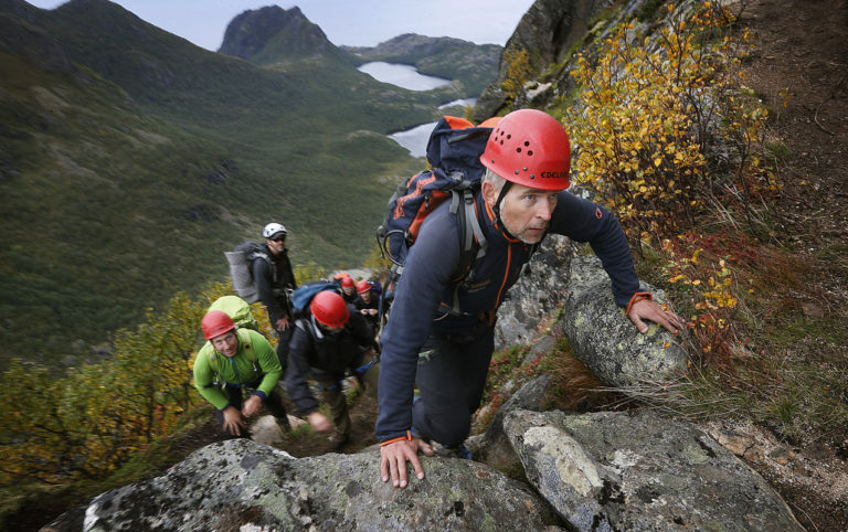 Klatring til Hamarøyskaftet med guide som leder turen © Tom Melby