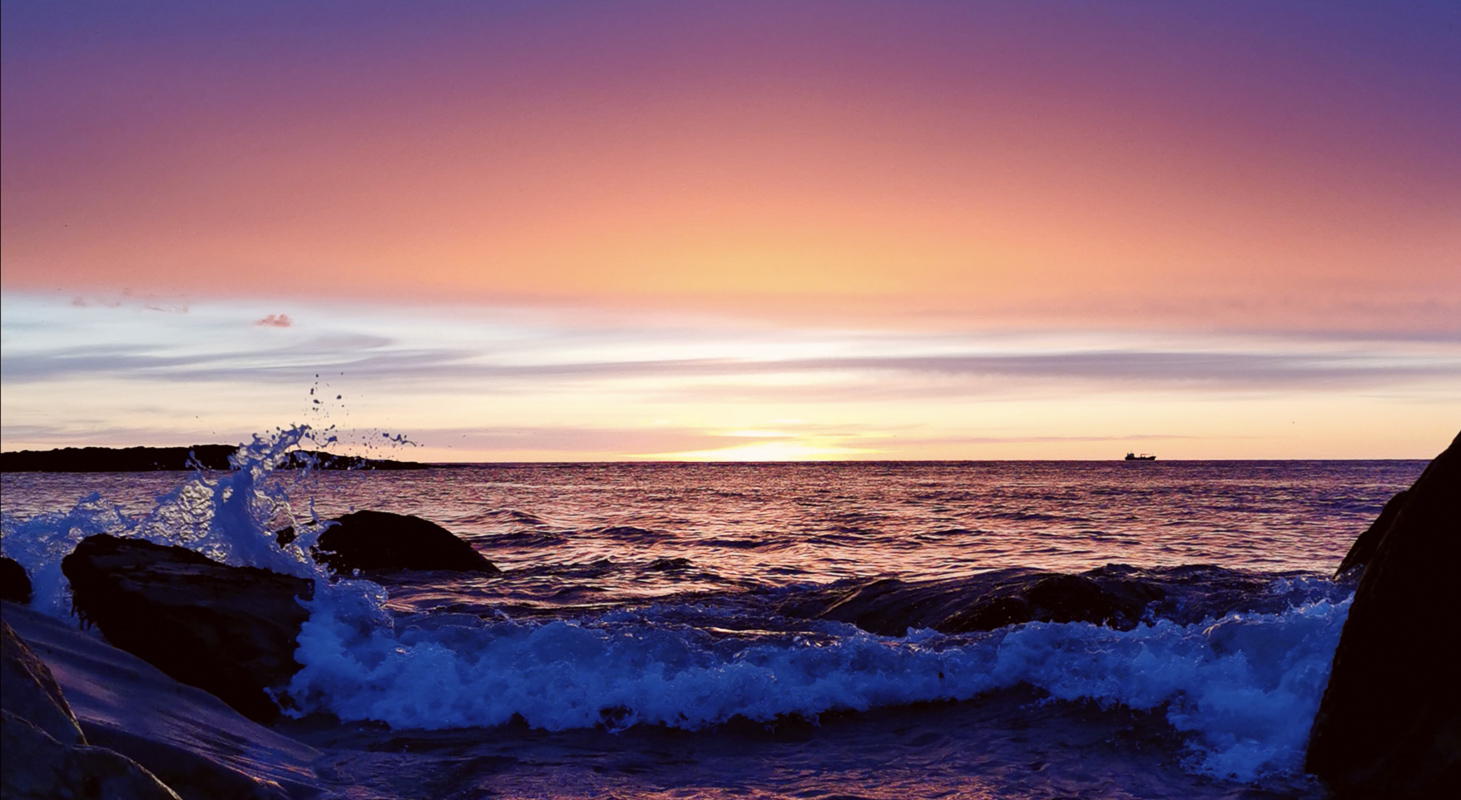 Sen augustsolnedgang ved Barentshavet © Live Helbæk