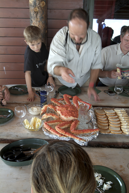 Nykokt krabbe med brød, smør og majones, hvitvin til..enkelt og veldig godt © Trym Ivar Bergsmo