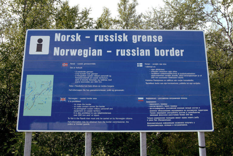Pay attention to information given in the border areas © Trym Ivar Bergsmo T