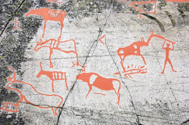 6-7000 year old rock carvings, or petroglyphs, in Hjemmeluft © Alta Museum