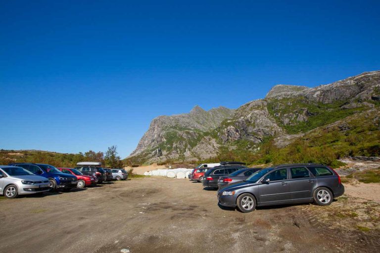 Parker bilen din her når du skal til Dønnamannen © Mats Hoel Johannessen