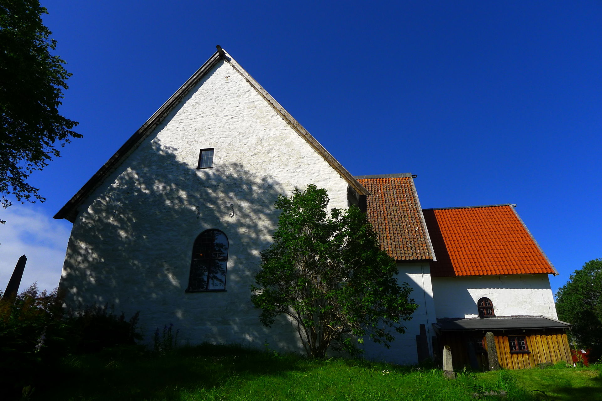 Gildeskål gamle kirke ble bygd tidlig på 1100-tallet © Renate Sandvik