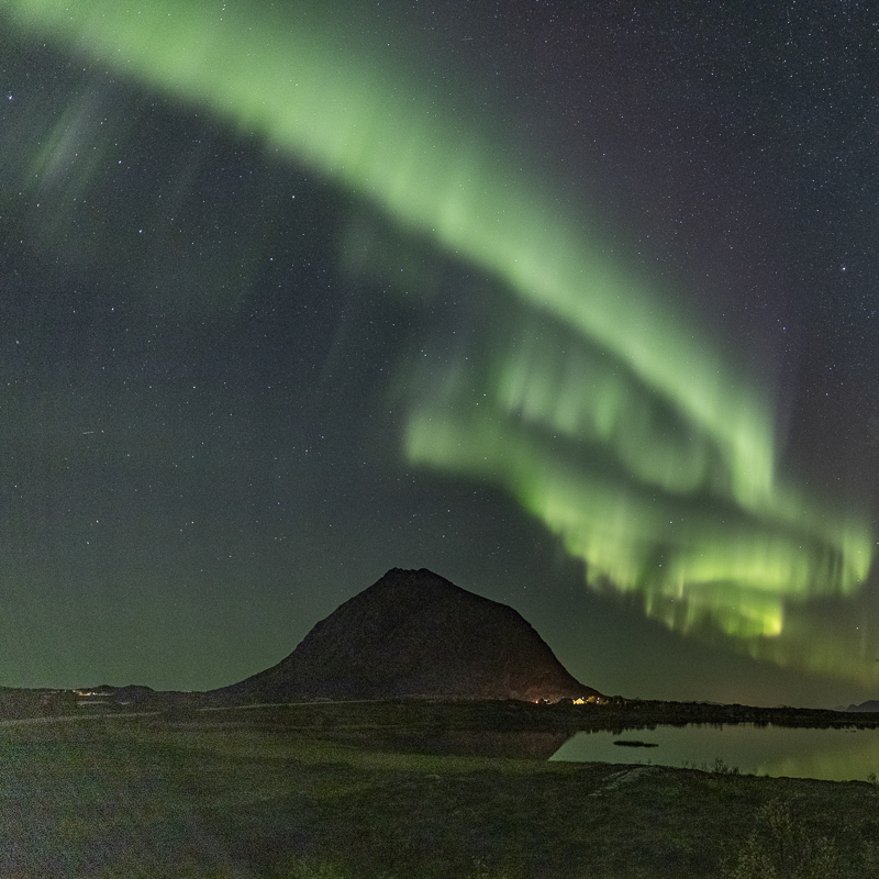 The island of Gimsøya with its unmistakable shape, and Aurora © Lofoten Aktiv