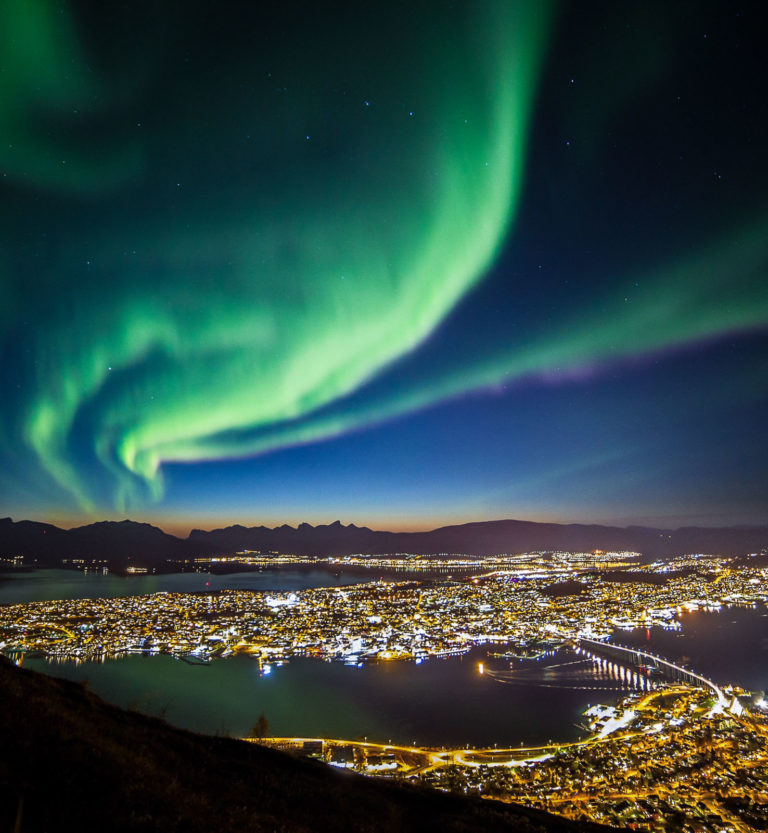 Autumn Northern Lights, seen from the top of the Cable Car © William Copeland