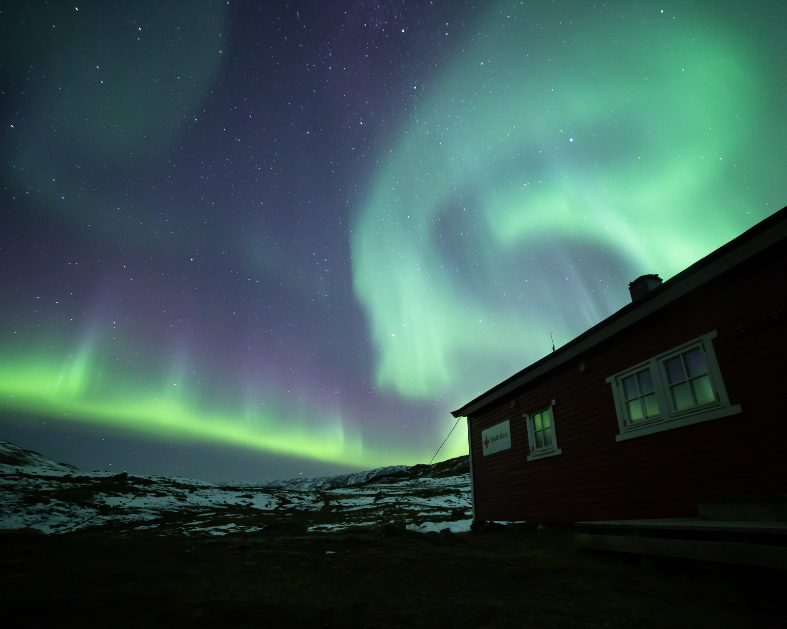 The northern lights dancing to the south of the cabins © William Copeland