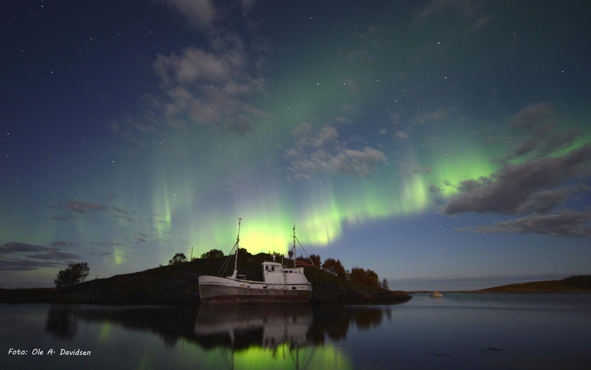Northern lights in the late autumn at Vega © Ole A. Davidsen