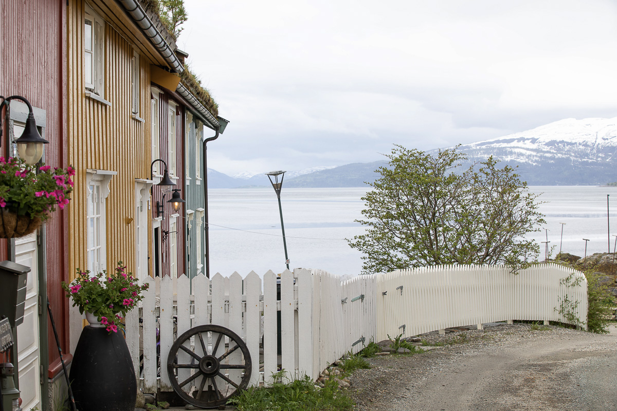 Malerisk bebyggelse på Moholmen, det aller eldste Mo © Kathrine Sørgård 