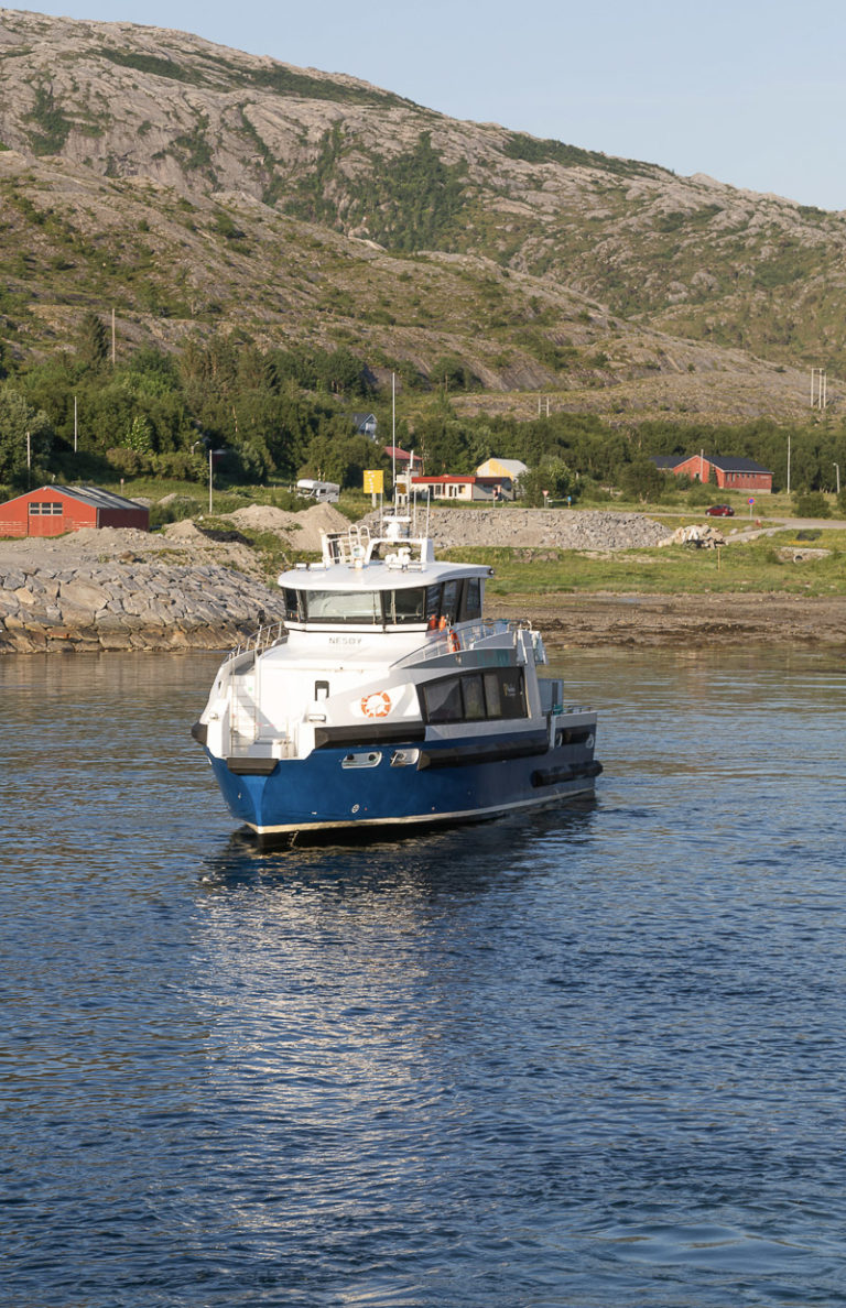 Lokalbåten går ut til småøyene, som er til Nesøy © Kathrine Sørgård