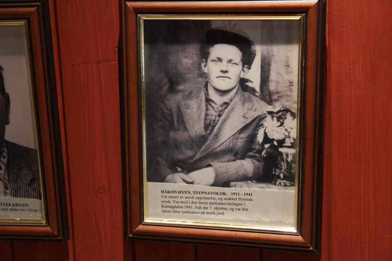 Håkon Øyen fra Tsypnavolok på Fiskarhalvøya falt i Komagdalen i 1941, og var den første som falt på norsk jord. Gruppa hans gikk i land ved Langbunes nær Kiberg, ble angitt og flyktet opp i Komagdalen, hvor de ble drept av tyskerne. Bilde fra Partisanmuseet. 