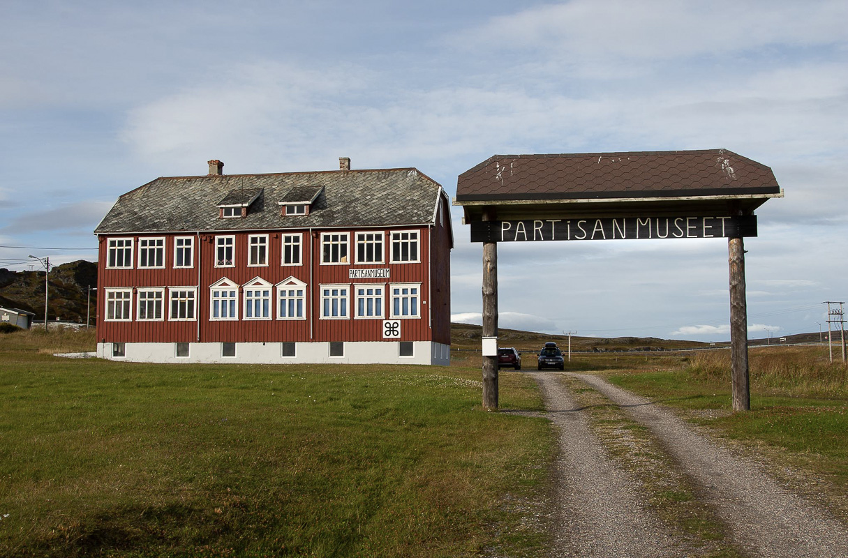 Partisanmuseet ligger i det gamle skoleinternatet i Kiberg. Det er åpent fra frigjøringsdagen i mai til frigjøringsdagen i oktober © William Copeland