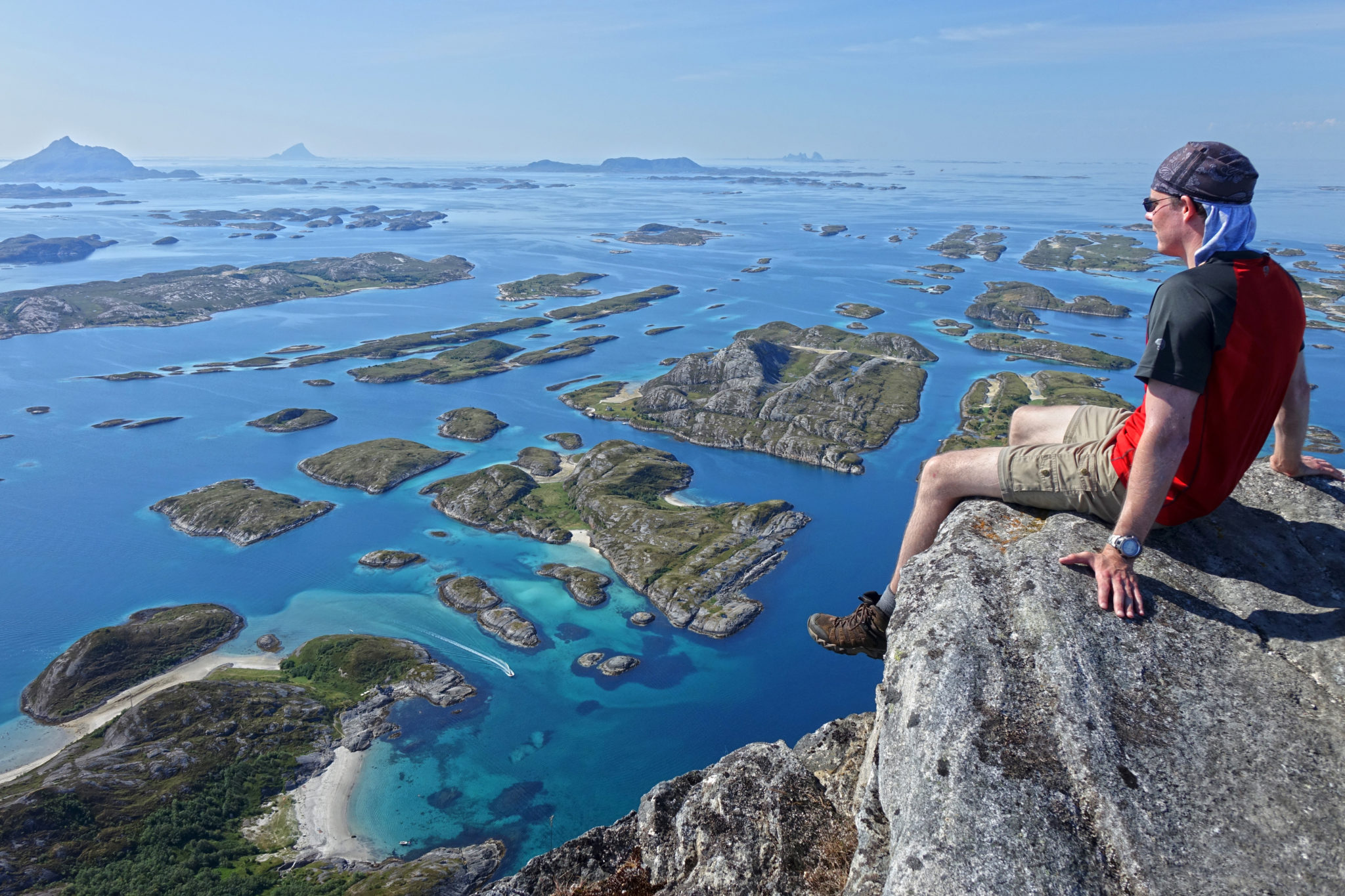 20 000 islands of Helgleand seen from Mount Rødøyløva © Stefan Barth/Helgeland Reiseliv