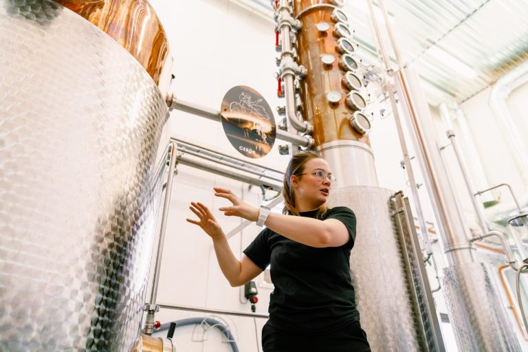 Spriten til destilleriet blir solgt under merket Bivrost. Foto: Aurora Spirit 