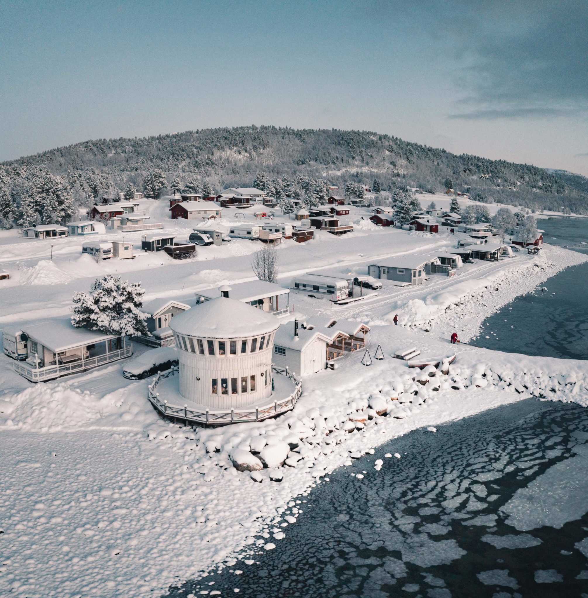 Om vinteren overnattes det i fyrtårnet.  Foto: Hege Enge Dekkerhus / Norwegian Wild