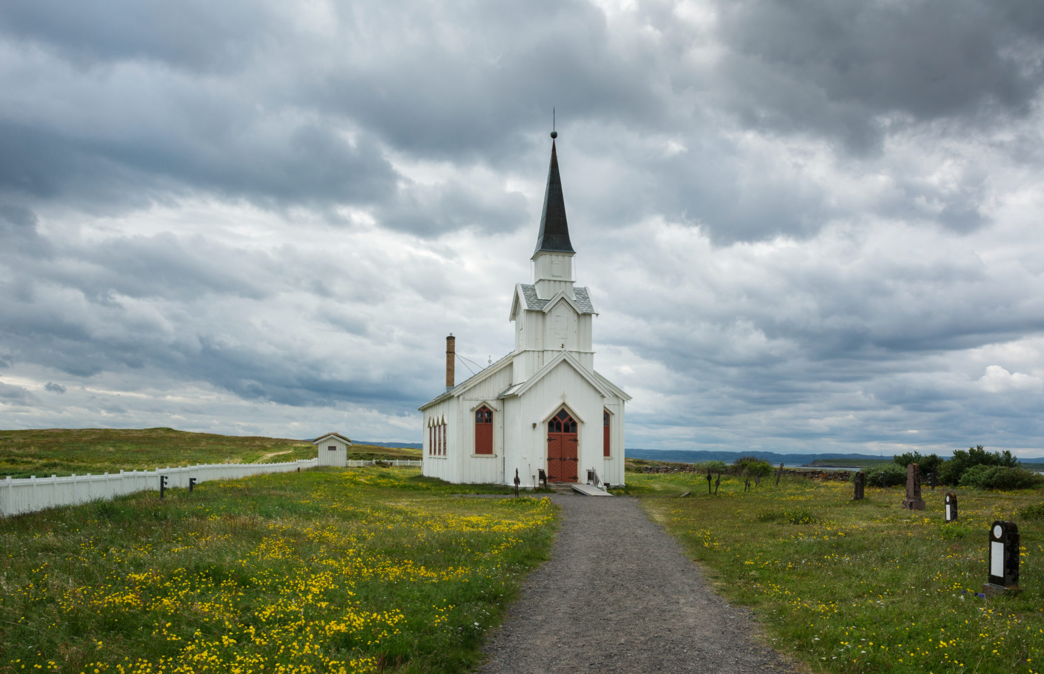 Nesseby kirke, et landemerke i det åpne landskapet ved Nasjonal turistveg Varanger.

©Foto: Harald Bech-Hanssen / Statens vegvesen