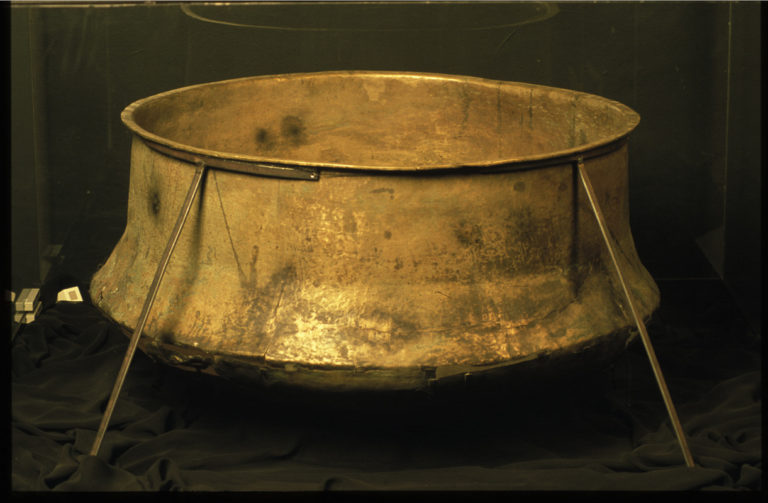 The giant bronce cauldron dating from 400 AD, found in a bog on Bjarkøya Island © Sør-Troms museum