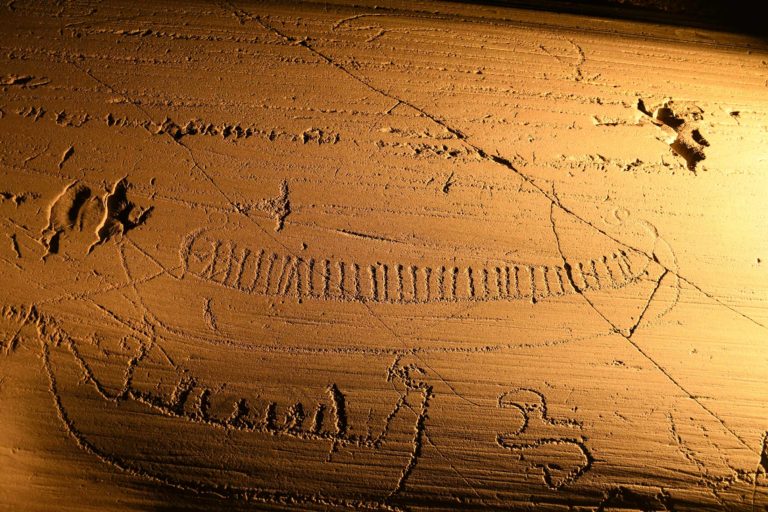 2000 year old carving, with a large crew onboard © Alta Museum