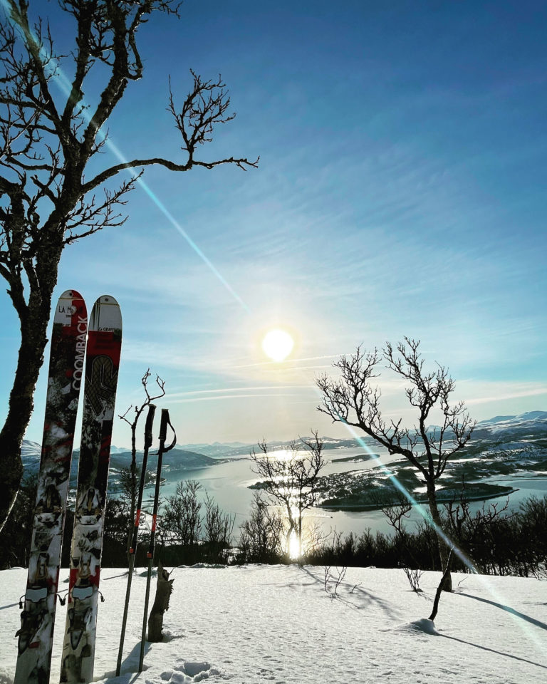 Cross country skiing with a view over the Gisundet Waterway © Tommy Vestre