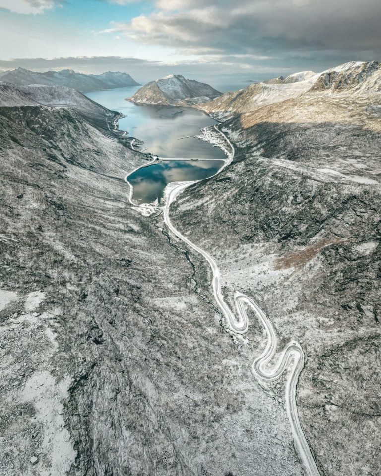 The road to Sifjord descends in hairpin needles © Ingi Örn Rosuson