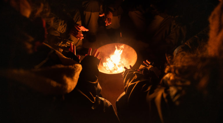 Camp fire. You have to count on a fair bit of waiting, so it's important to keep warm © Virgil Reglioni
