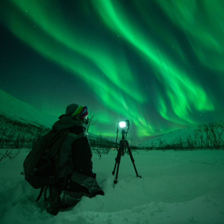 You need a tripod to take good Northern Lights photos © Virgil Reglioni