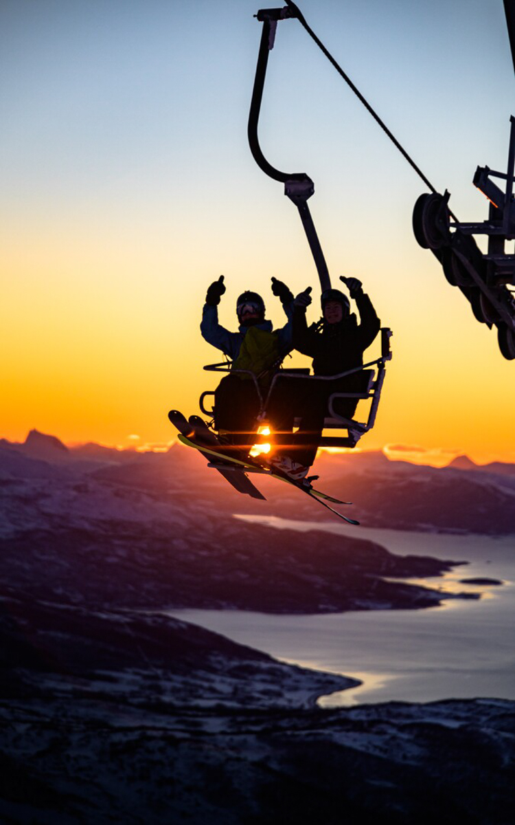 Spring skiing in the Narvikfjellet ski slope © Kjetil Janson/ Visit Narvik